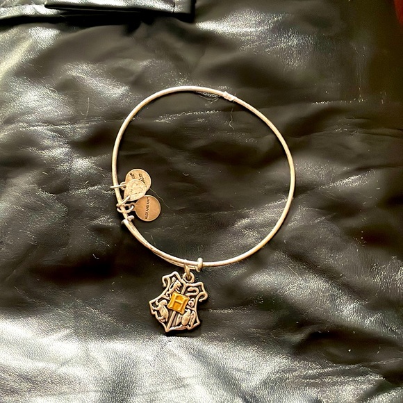 Hogwarts Crest Silver Charm Bracelet Alex & Ani Harry Potter House Emblems - Picture 1 of 3